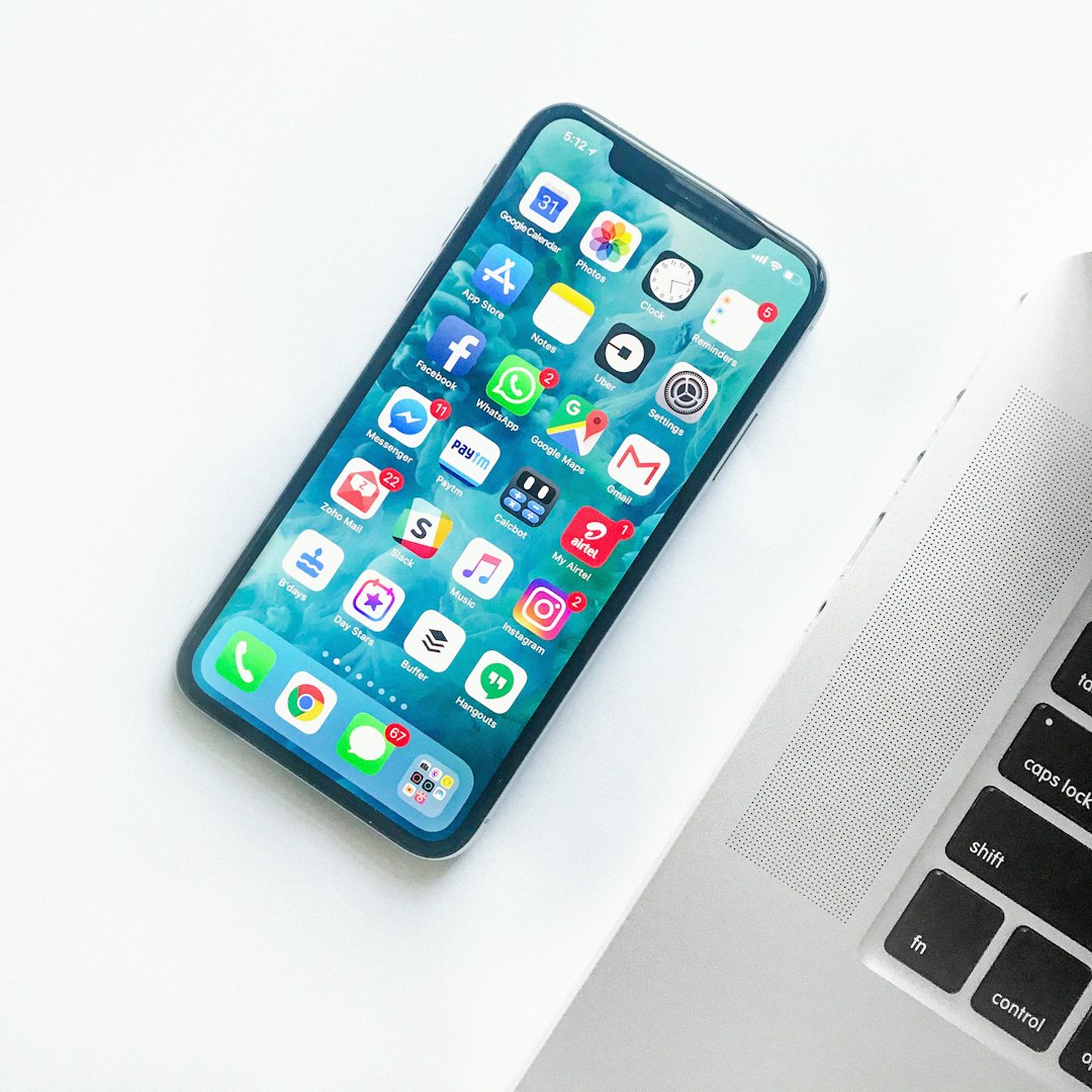 加拿大 SIM 卡与 eSIM 怎么选:旅游、留学与长住方案比较